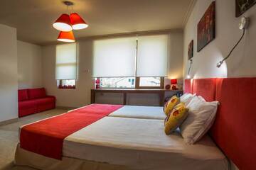 Фото номера Двухместный номер Делюкс с 1 кроватью Отель Family Hotel Sunrise г. Аспарухово 3